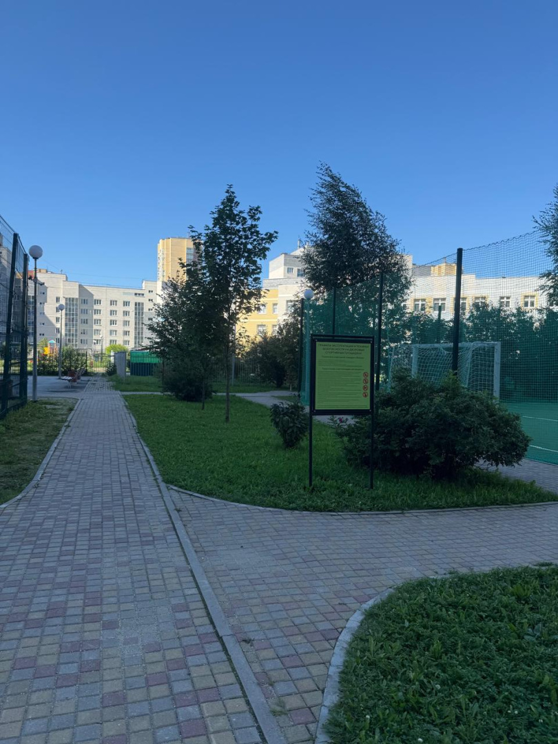 Установка инф.стенда по спотртплощадке.jpg